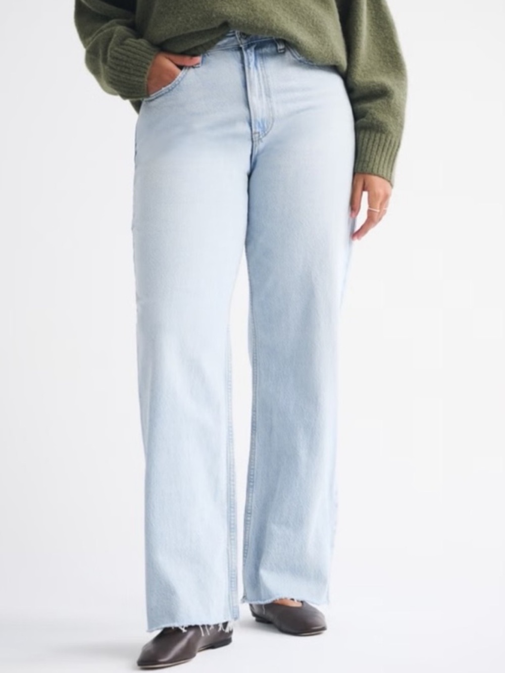 Abercrombie & Fitch 90’s High-Rise Relaxed Jean - Light With Raw Hem